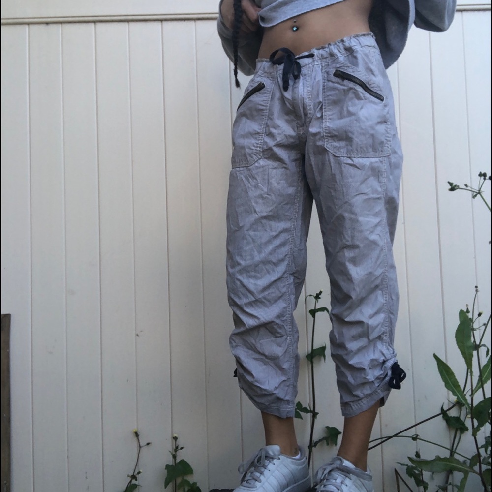 GAP navy and white mini pinstriped casual Capri